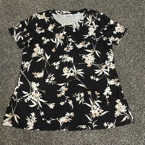 New Isaac Mizrahi Knit Swing Pull On Floral Black and White Short Sleeve Top M